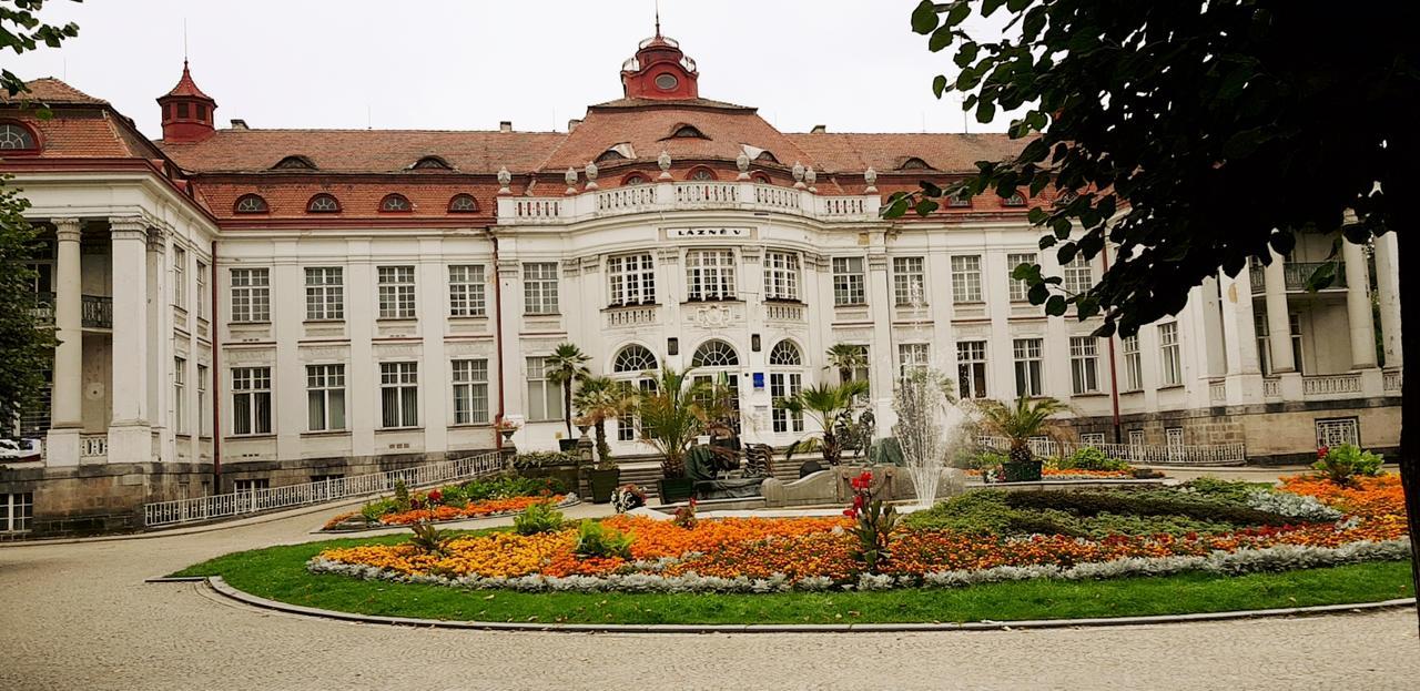 Apartment Alice Center Κάρλοβι Βάρι Εξωτερικό φωτογραφία